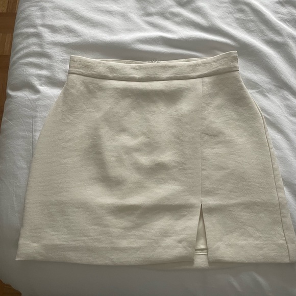 Aritzia Patio Mini Skirt Crepette - Picture 5 of 5